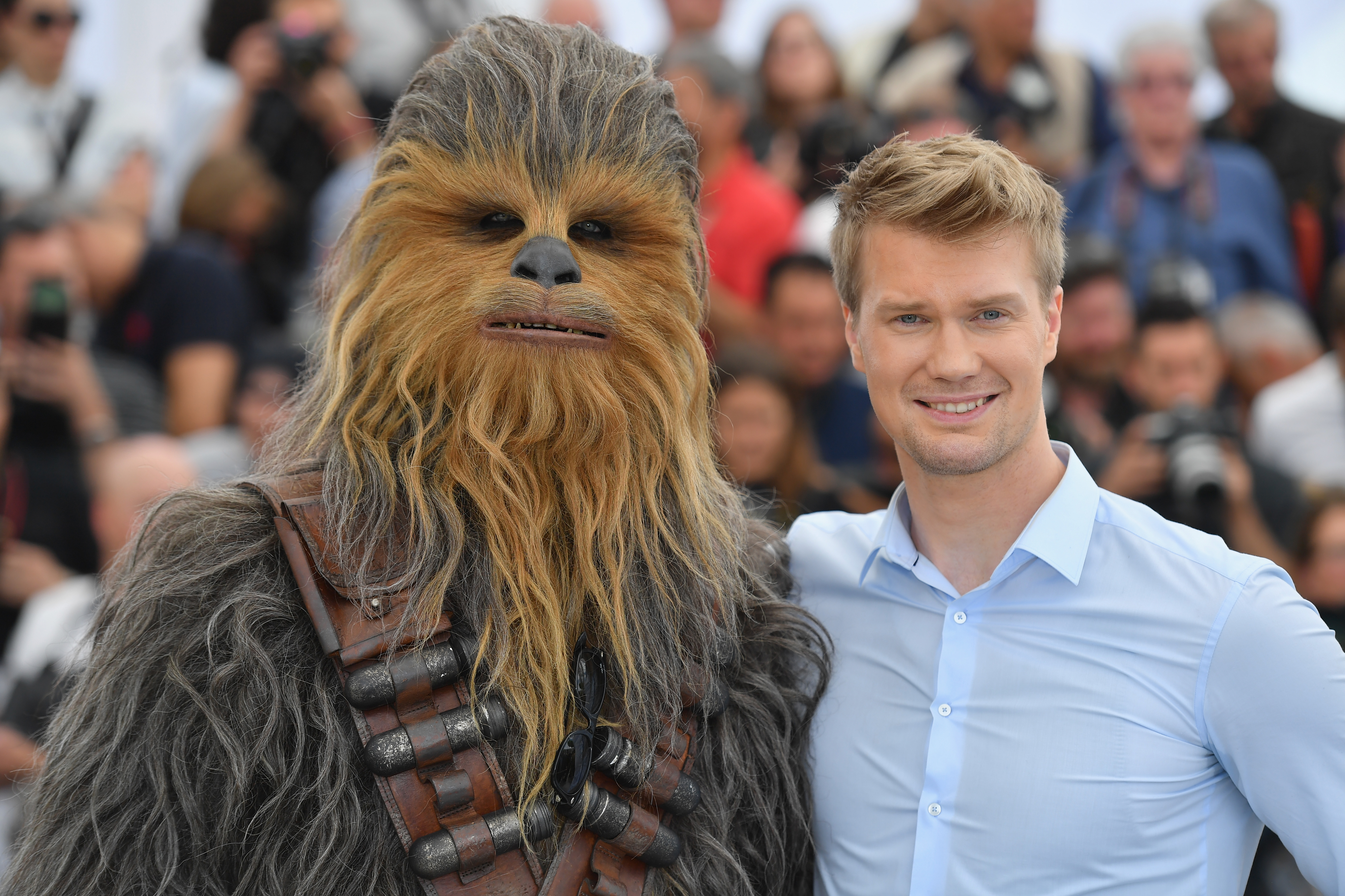 Quem é o ator por dentro de Chewbacca em Star Wars?