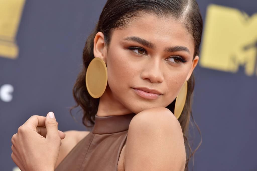Zendaya levou a tendência do laço para outro nível e arrasou no look