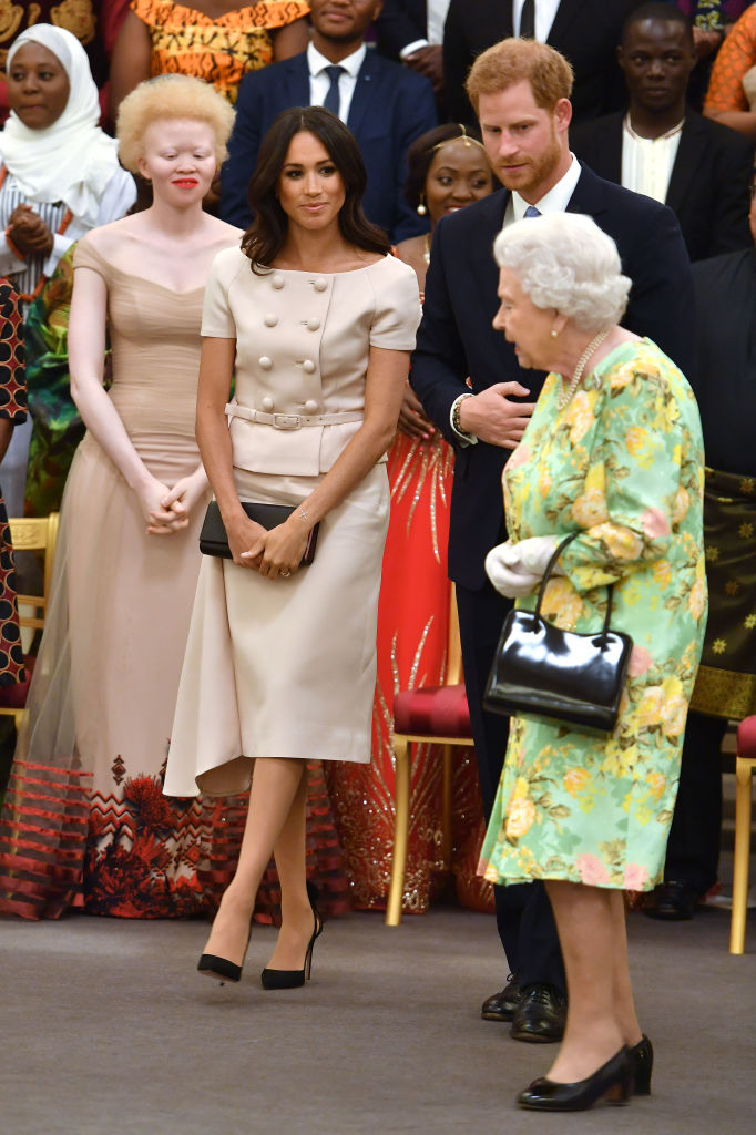 Meghan Markle, Duquesa de Sussex com Rainha Elizabeth II e Príncipe Harry, Duque de Sussex