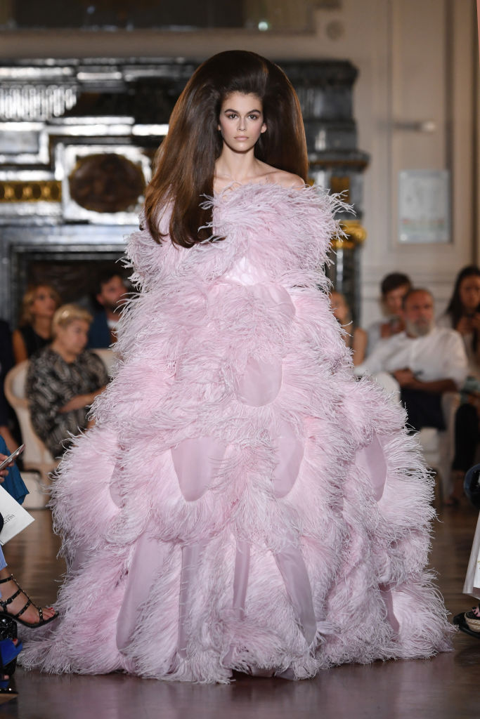 Kaia Gerber no desfile da Valentino