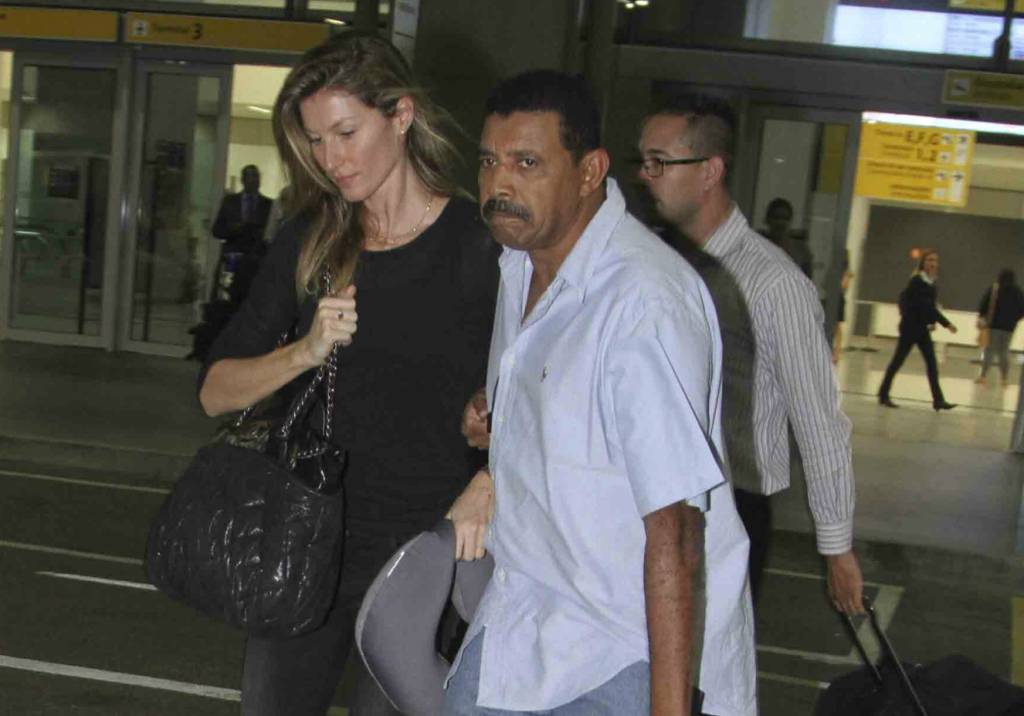 A modelo foi fotografada no aeroporto de Guarulhos