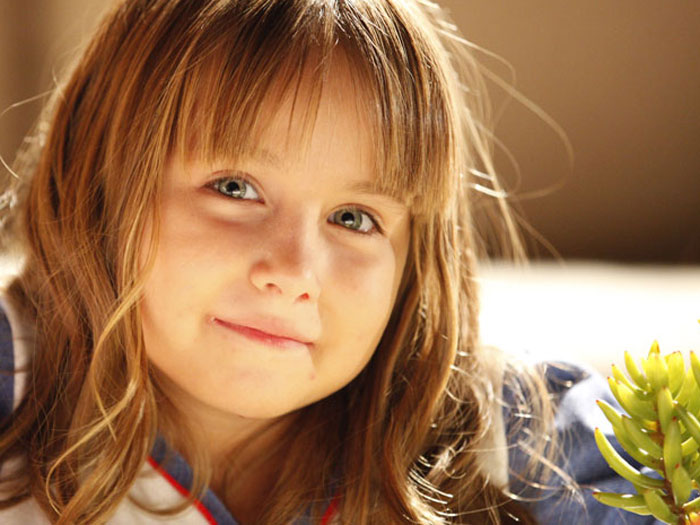 Guerra dos Sexos: Ciça foge dos pais e é atropelada