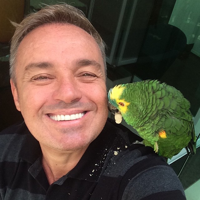 Saiba tudo sobre a estreia do programa de Gugu na  Record