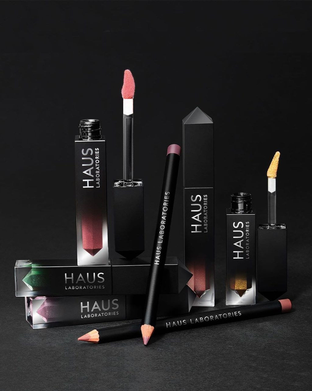 haus-laboratories-lady-gaga-mostra-os-produtos-de-sua-nova-linha-de-beleza