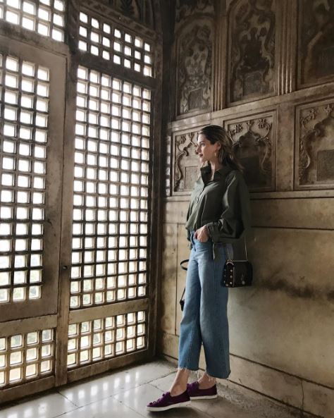 <strong>Helena Bordon:</strong> quer aderir à tendência militar aos poucos? Inspire-se na fashionista, que foi de camisa oversized e calça jeans. <strong>Helena Bordon:</strong> quer aderir à tendência militar aos poucos? Inspire-se na fashionista, que foi de camisa oversized e calça jeans.
