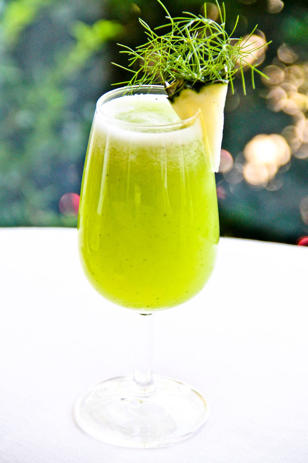 Suco terapêutico de abacaxi e erva-doce