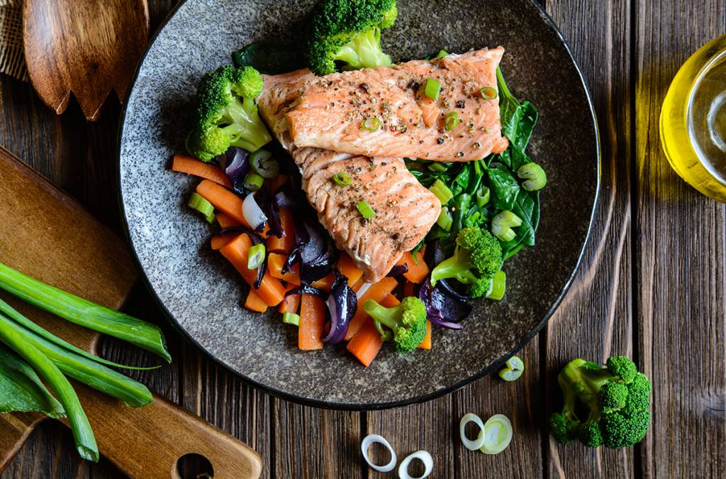 Fried salmon with steamed vegetable