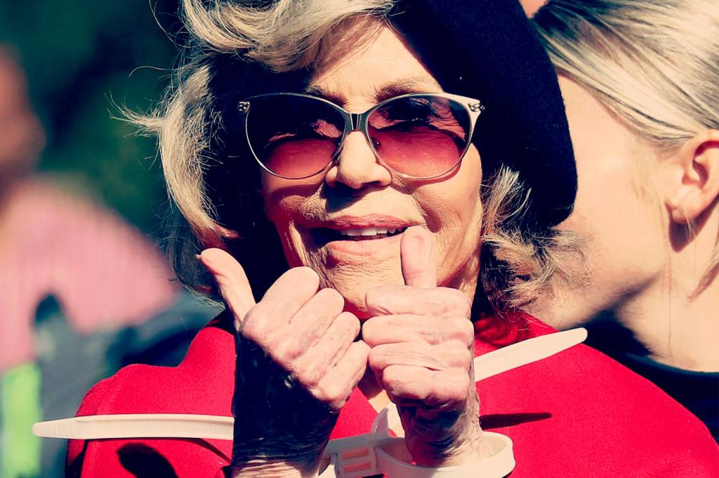 Jane Fonda, Stevie Wonder e Wagner Moura se unem por causa indígena