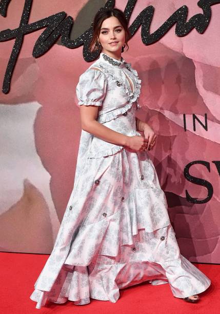 <strong>Jenna Coleman </strong>veste<strong> Erdem</strong>.