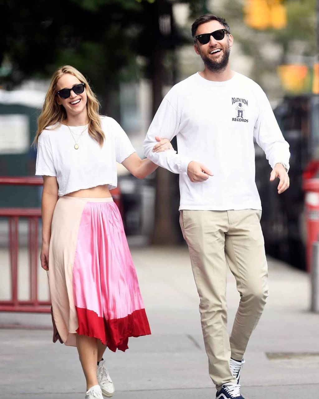 jennifer-lawrence-look-com-camiseta-branca jennifer-lawrence-look-com-camiseta-branca
