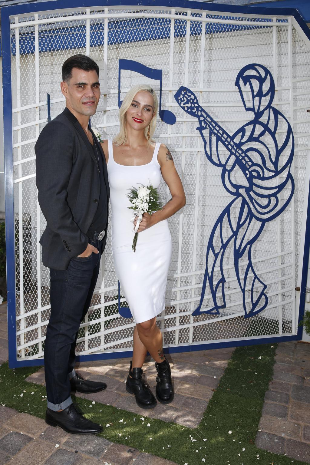 Juliano Cazarré e Letícia Bastos renovam votos de casamento