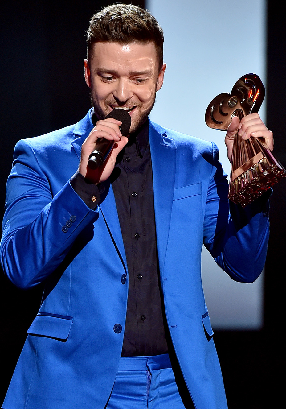 Justin Timberlake dedica premio a Jessica Biel