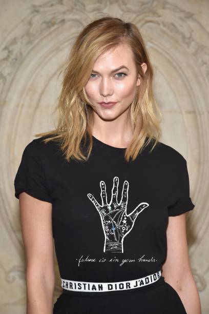 Karlie Kloss no desfile da Dior