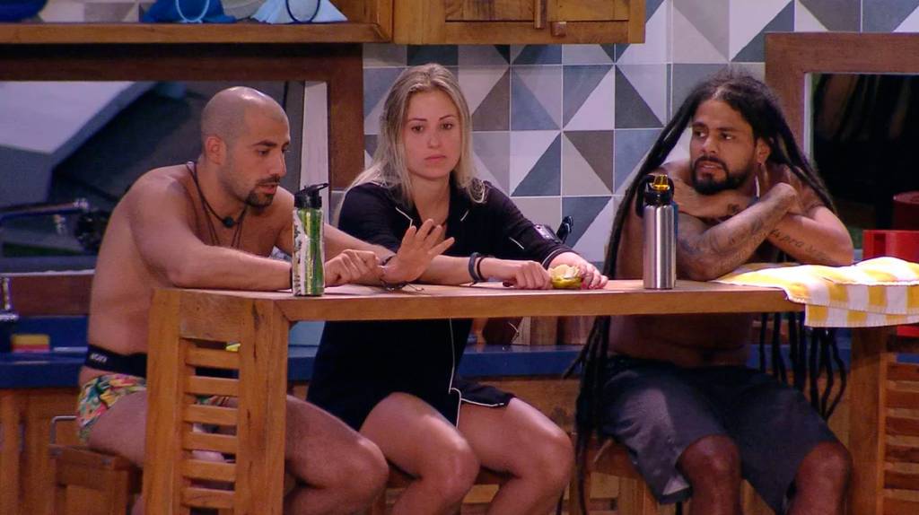 Kaysar se une a Jéssica e Viegas para conspirar no BBB18