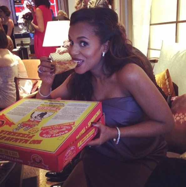 Gravidíssima e atacando uma caixa de pizza. É assim que tem que ser, Kerry. Gravidíssima e atacando uma caixa de pizza. É assim que tem que ser, Kerry.