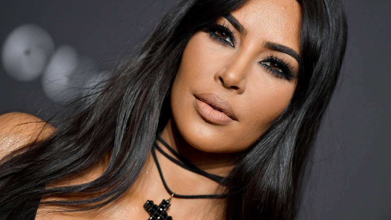 cílios postiços kim kardashian