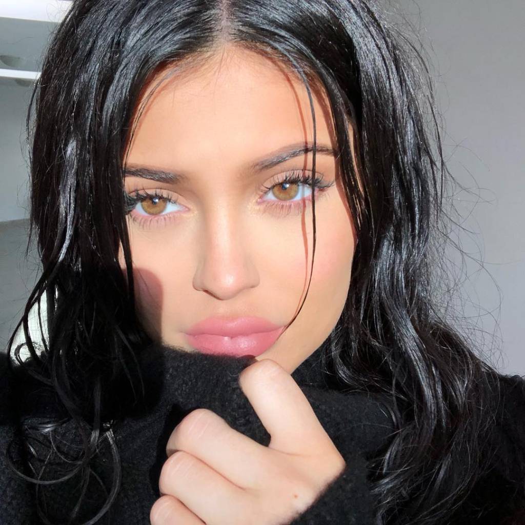 Kylie Jenner fica de fora do cartão de Natal do clã Kardashian