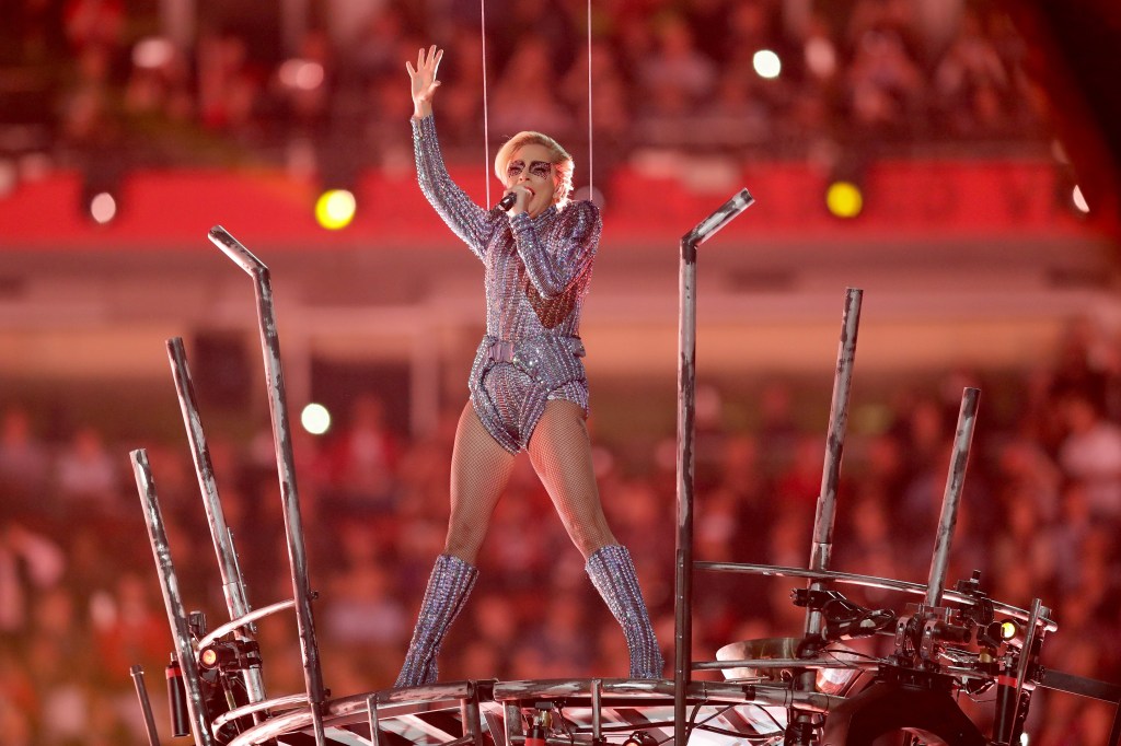 Lady Gaga se apresenta no Super Bowl 2017