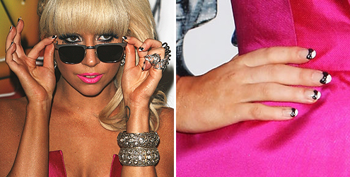 Esmalte adesivo para as unhas