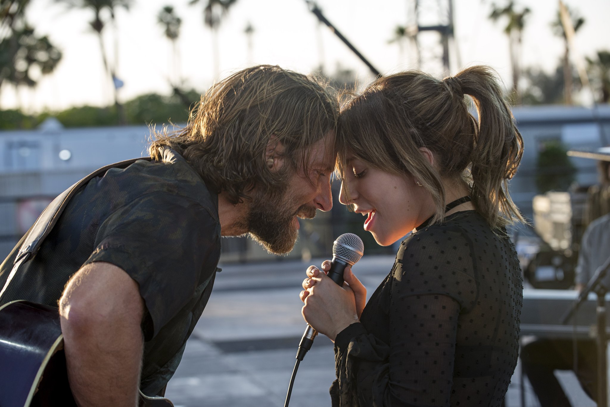 Lady GaGa e Bradley Cooper devem viver par romântico nos cinemas, de novo!  – Rádio Mix FM