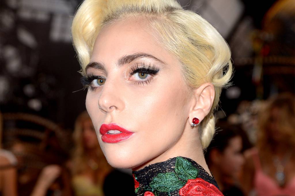 Lady Gaga assina o prefácio de ‘Trauma: a epidemia invisível’. Leia aqui