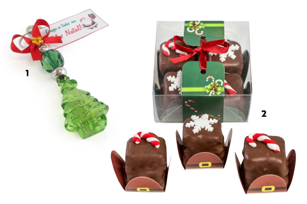 Chaveiro em formato de árvore de Natal e caixa com mini pães de mel sortidos - ideias de lembrancinhas de Natal