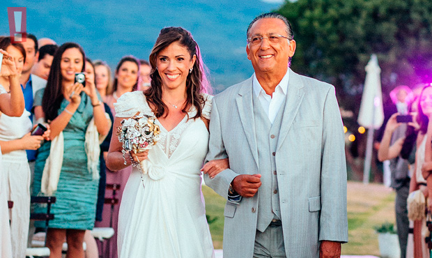 Galvão Bueno casa a filha, Letícia, com festa na vinícola italiana onde produz seus vinhos