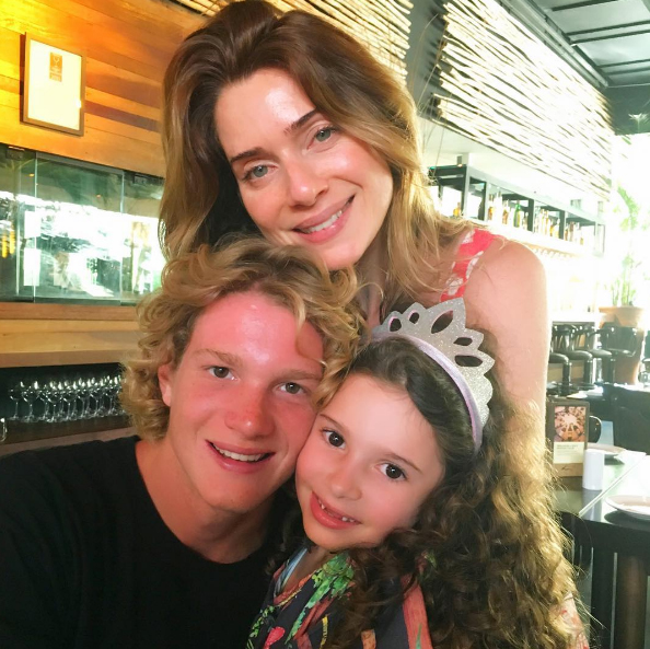 Letícia Spiller com os filhos Pedro e Stella