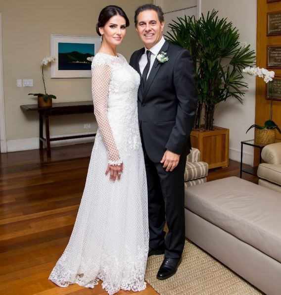 O vestido de noiva de Lisandra Souto em seu casamento no Rio