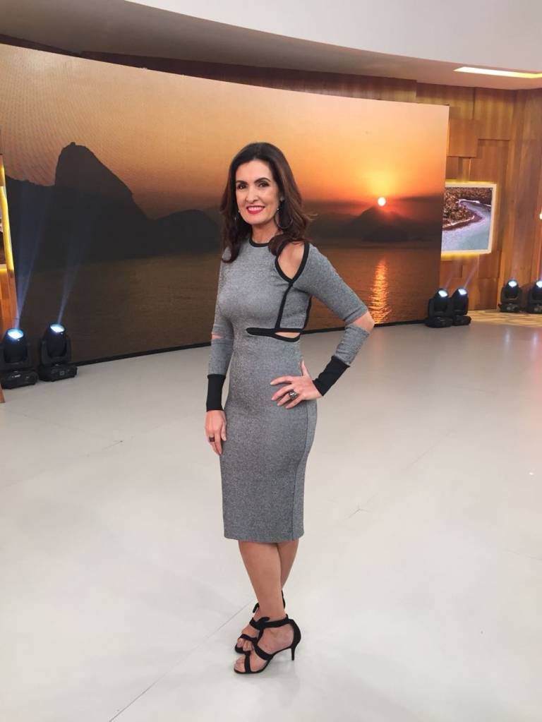 Fátima Bernardes mostra o look no Encontro