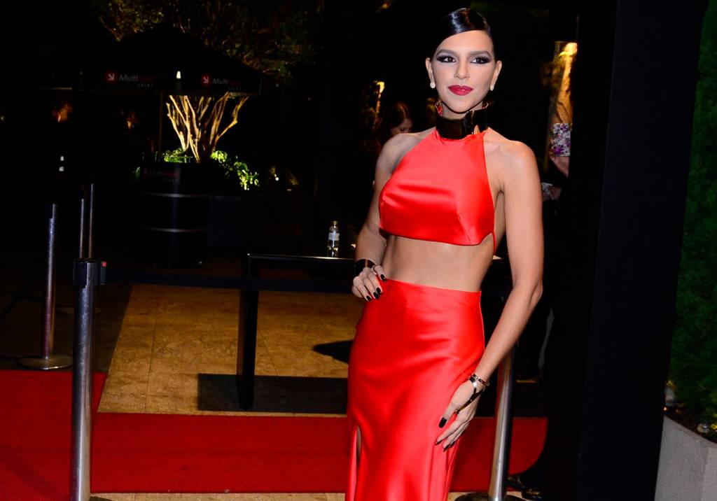 Mariana Rios comemora 30 anos com look supersexy assinado por Martha Medeiros