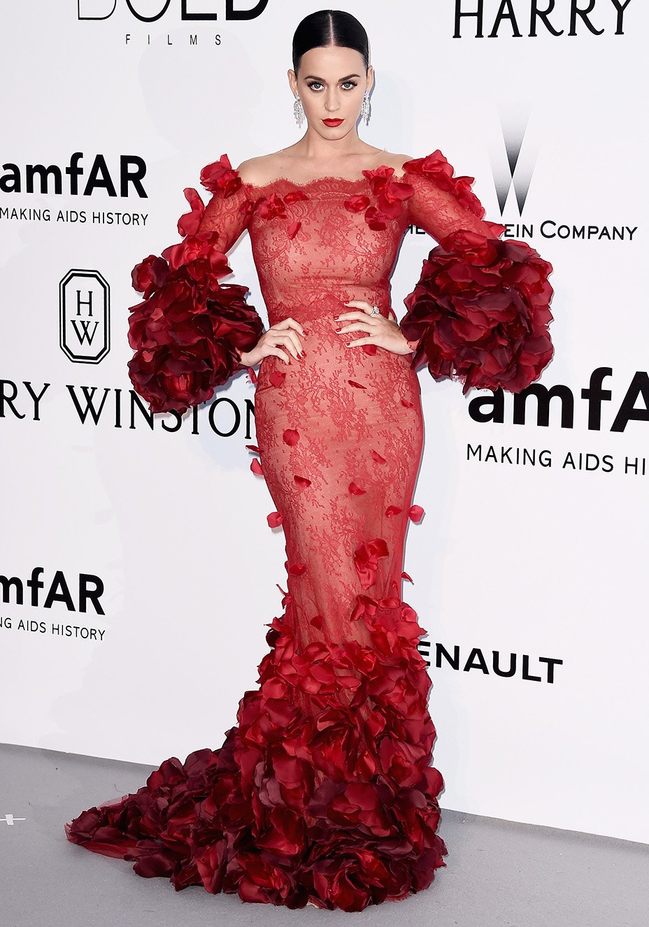 Famosas escolhem seus melhores vestidos para o baile da amfAR em Cannes