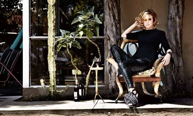 Christine Fernandes mostra como abusar do estilo femme fatale