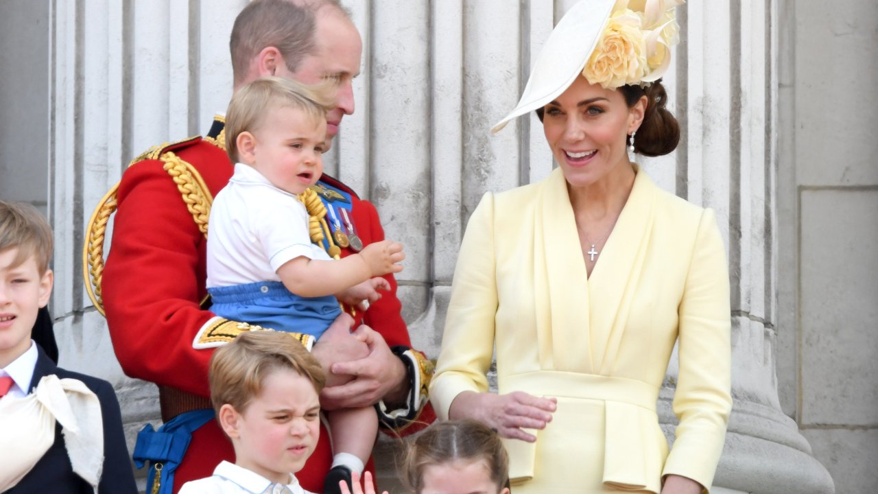 LONDON, ENGLAND - JUNE 08: Prince Louis, Prince George, Prince William, Duke of Cambridge, Princess Charlotte and Catherine, Duchess of Cambridge appear on the balcony during Trooping The Colour, the Queen's annual birthday parade, on June 08, 2019 in London, England. (Photo by Karwai Tang/WireImage)
