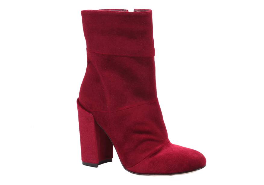 <strong>Luiza Barcelos</strong>, R$ 470 <strong>Luiza Barcelos</strong>, R$ 470