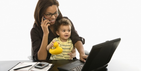 Conheça os benefícios que as empresas oferecem às mães