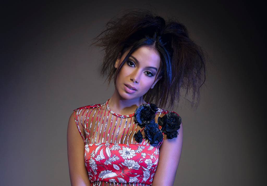 Copie o make latino e sensual de Anitta
