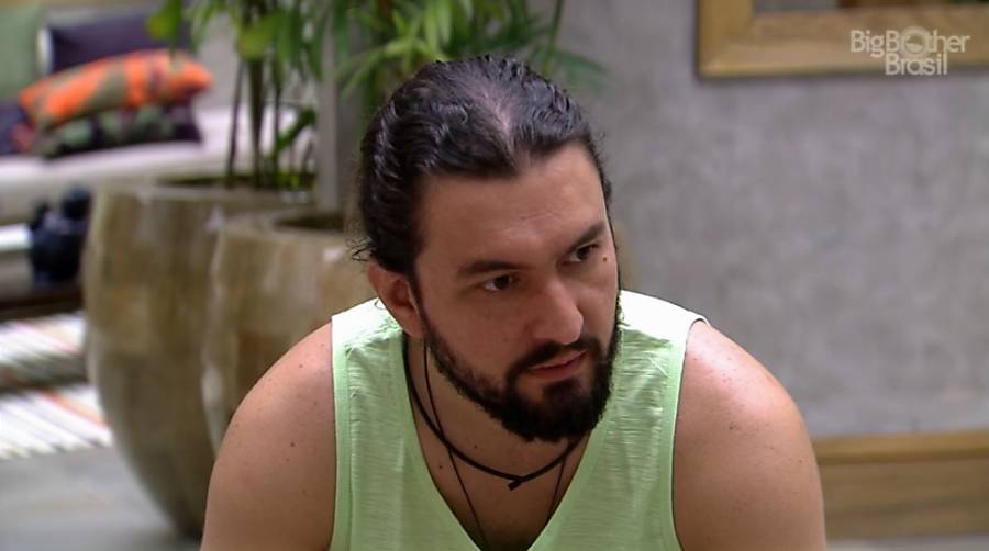 Marco critica adoção de crianças por casais gays: “não é o ideal”