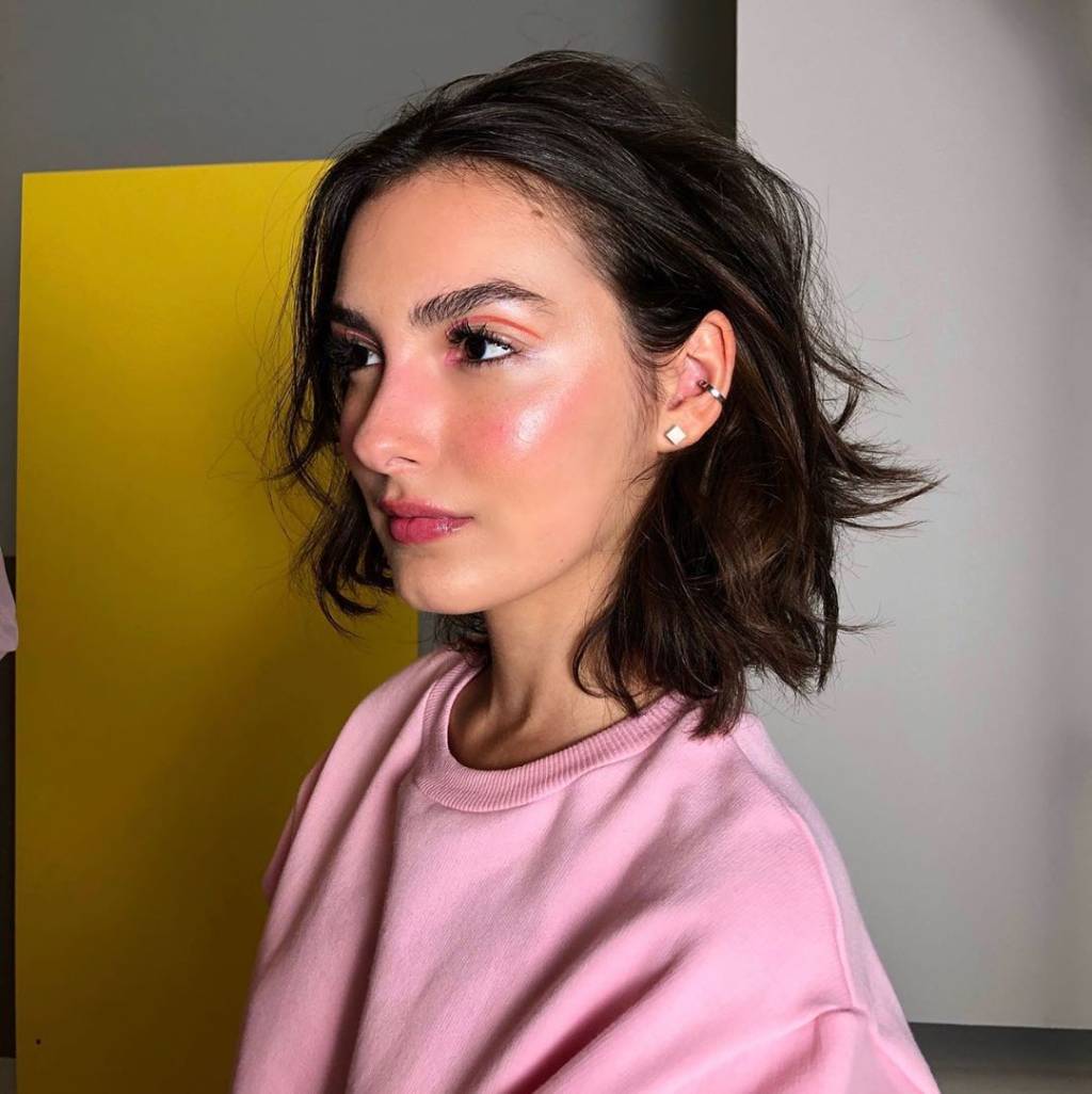 Ousada, Marina Moschen pintou o cabelo no tom de loiro perolado mais lindo