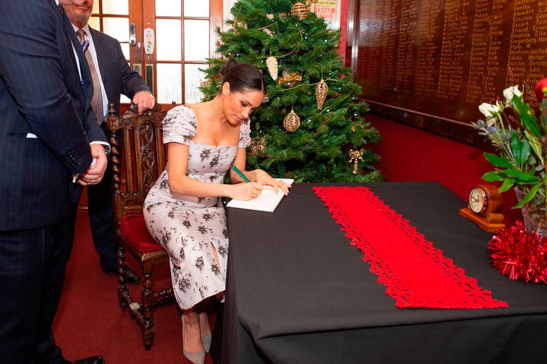 Meghan Markle tem provavelmente uma letra cursiva melhor que a sua