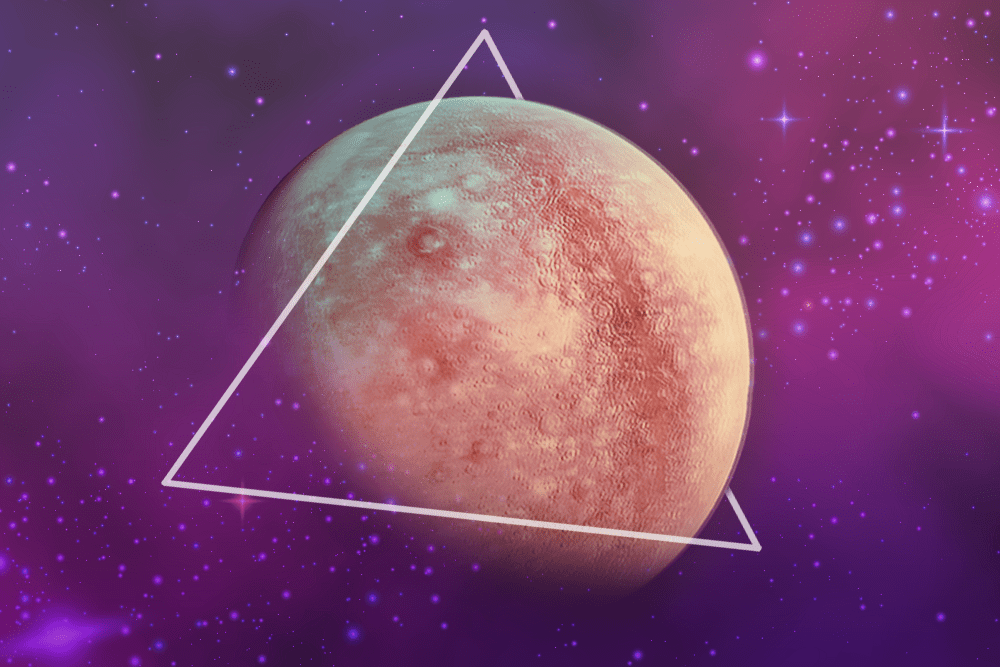 Arte com o planeta Mercúrio inserido em um triângulo branco para simbolizar o mercúrio retrógrado