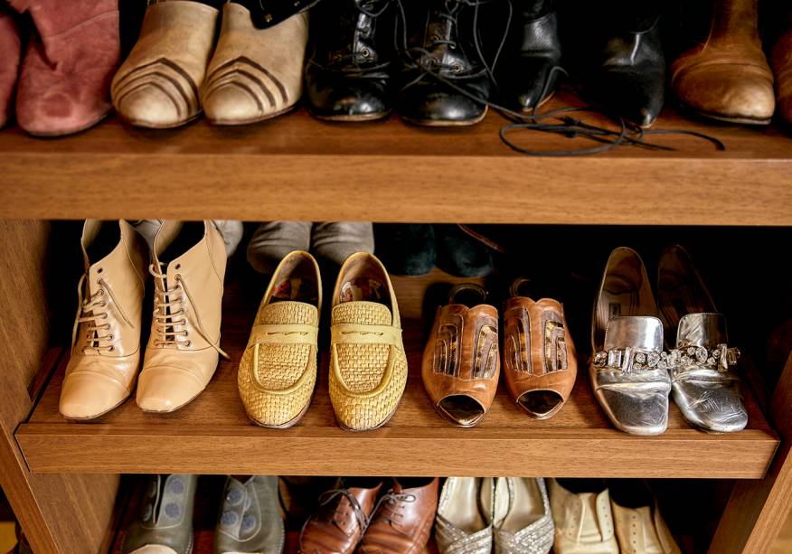 Entre os sapatos da estilista, criações de Dani Cury, Paul Smith e Miu Miu.