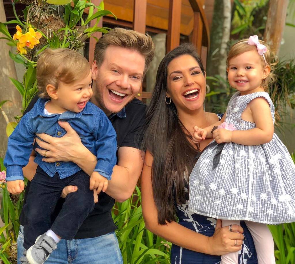 Melinda faz 3 aninhos e recebe homenagens fofas de Thais Fersoza e Teló