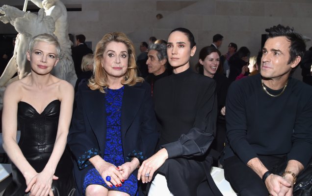 Michelle Williams, Catherine Deneuve, Jennifer Connelly e Justin Theroux no desfile da Louis Vuitton