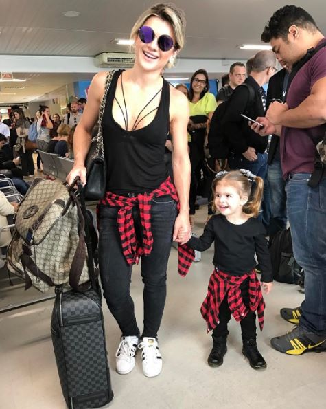 Mirella Santos e Valentina Mirella Santos e Valentina