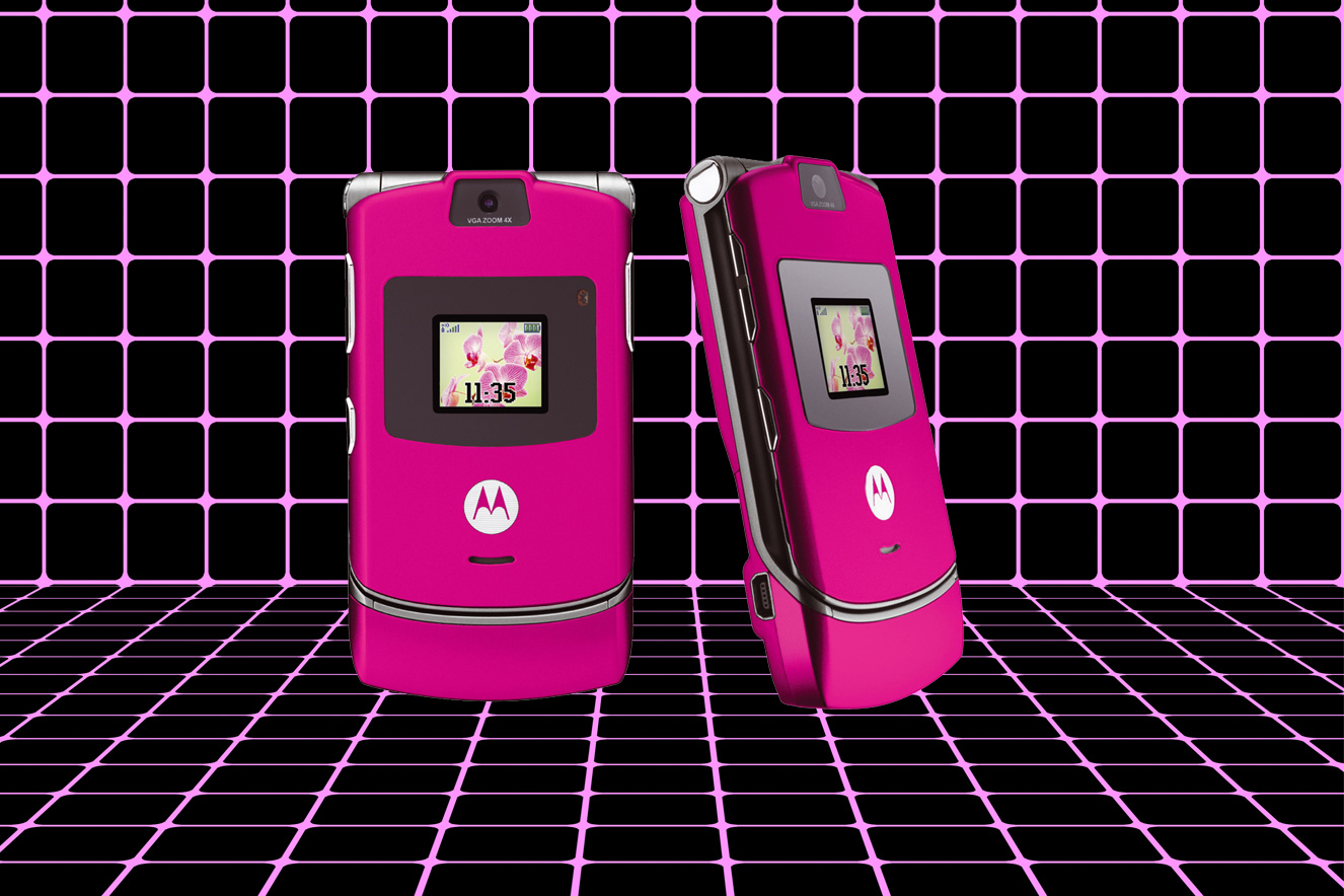 Motorola V3: relembre o celular de sucesso dos anos 2000