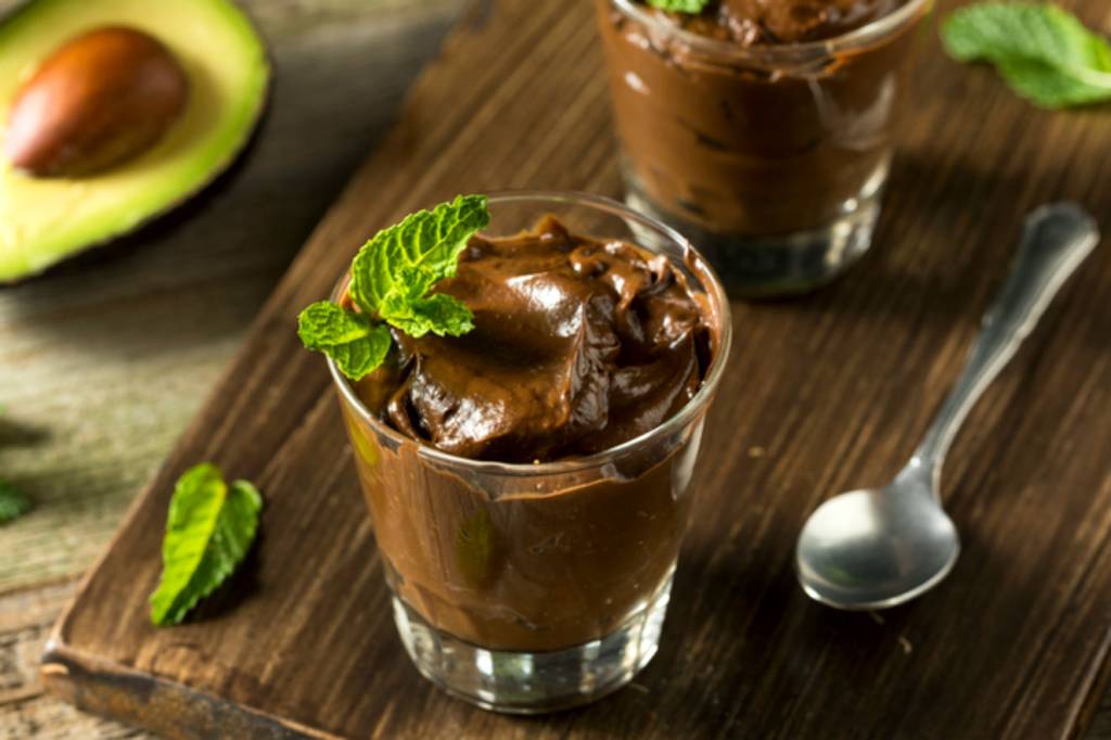 Mousse de abacate, banana e cacau