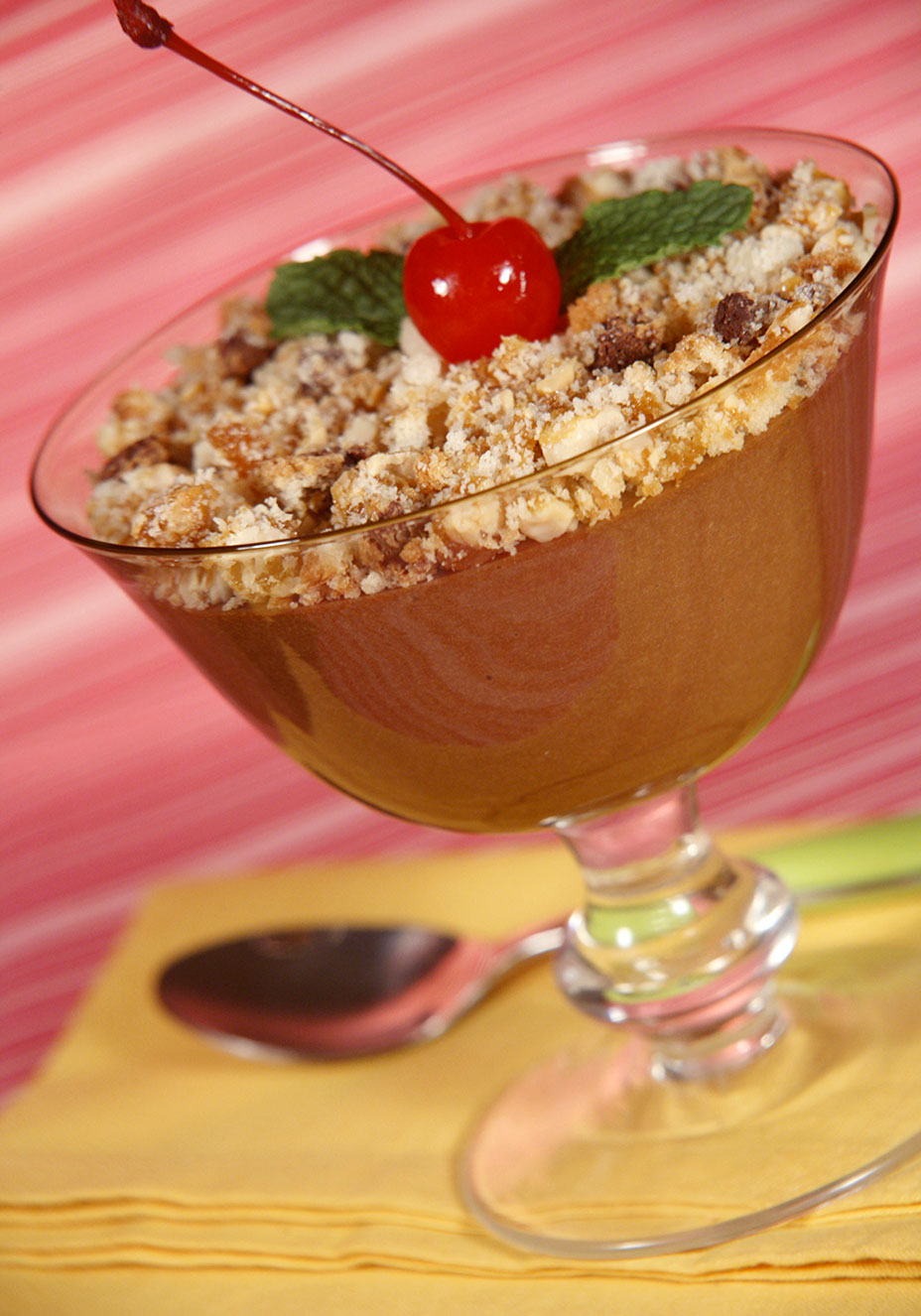 Mousse de chocolate com farofa de panetone mousse-de-chocolate-com-farofa-de-panetone_01
