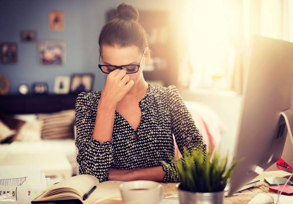 23 pensamentos que temos durante um encontro às cegas