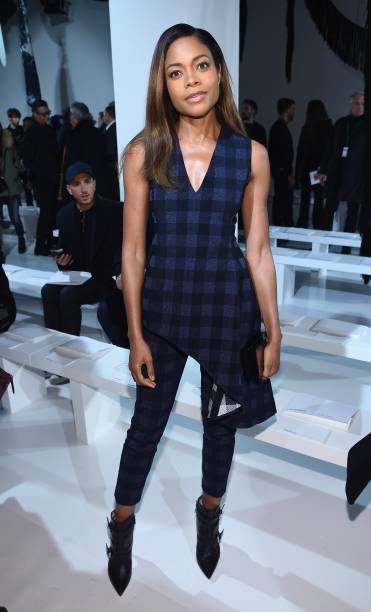 Naomie Harris no desfile de Calvin Klein Collection